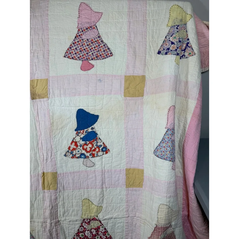 Vintage Handmade Sunbonnet Sue Applique Quilt Pink White Cotton Farmhouse 80x66
